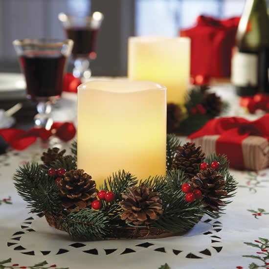 Velas de Natal decoradas para enfeitar a mesa